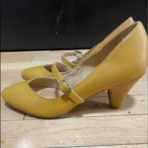 Yellow Chelsea crew heals